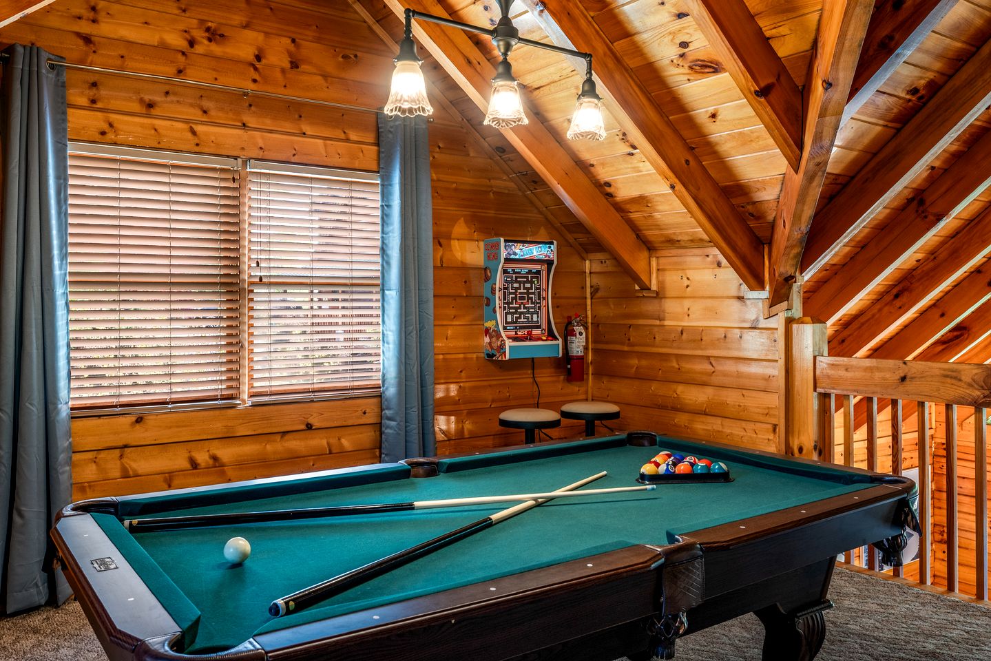 Romantic Smoky Mountain Cabin with Hot Tub, Scenic Views & Game Loft near Pigeon Forge, Tennessee
