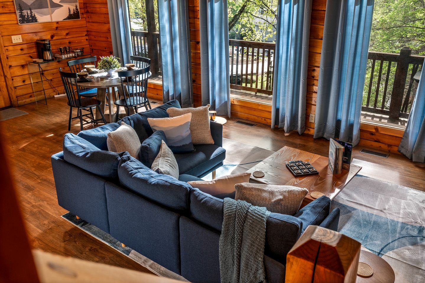 Romantic Smoky Mountain Cabin with Hot Tub, Scenic Views & Game Loft near Pigeon Forge, Tennessee