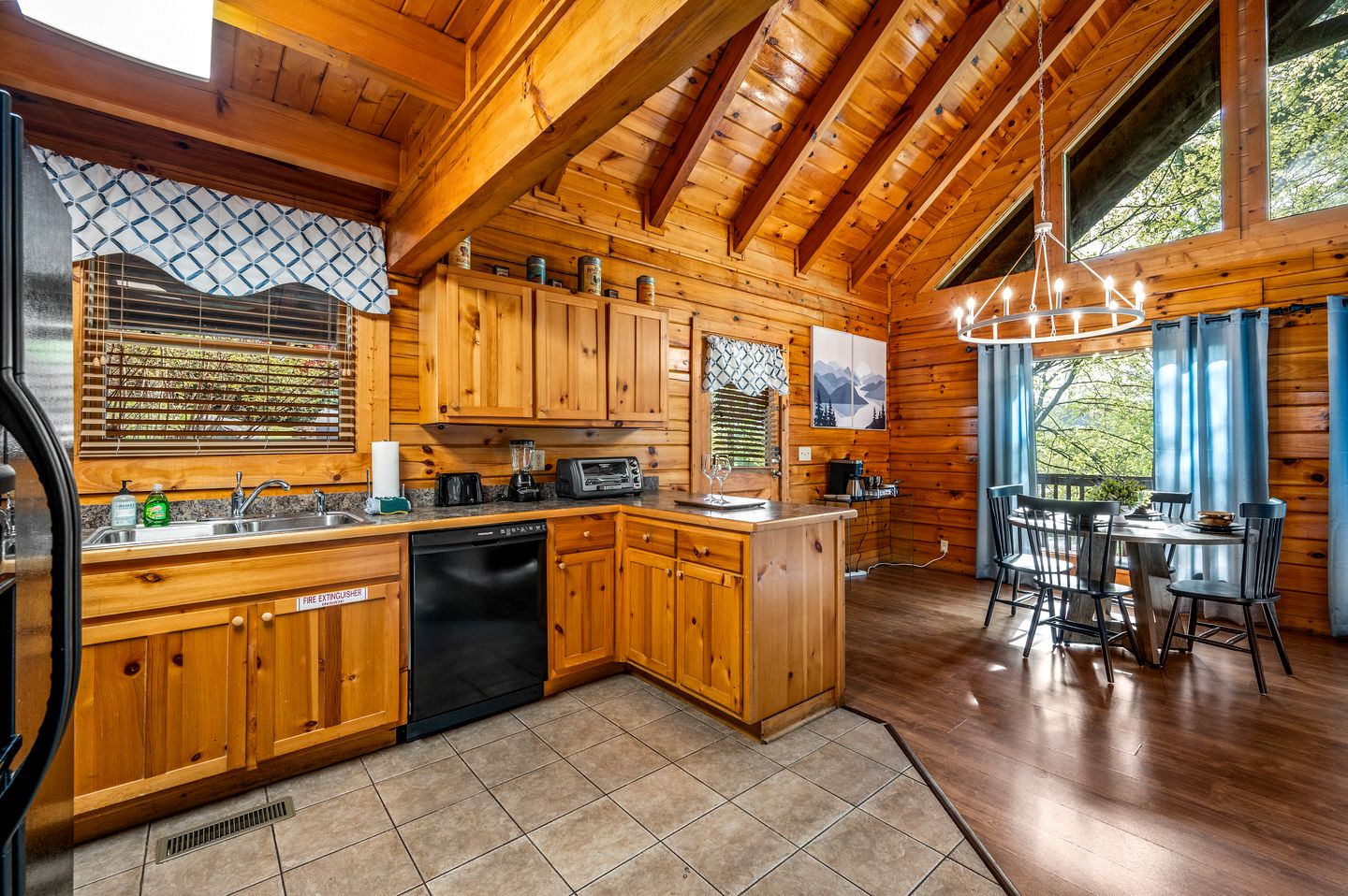 Romantic Smoky Mountain Cabin with Hot Tub, Scenic Views & Game Loft near Pigeon Forge, Tennessee