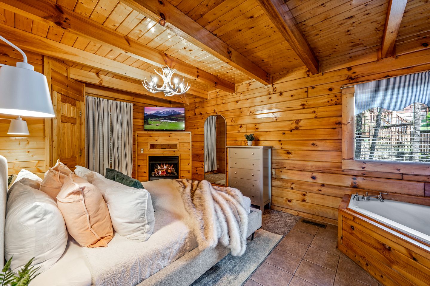 Romantic Smoky Mountain Cabin with Hot Tub, Scenic Views & Game Loft near Pigeon Forge, Tennessee