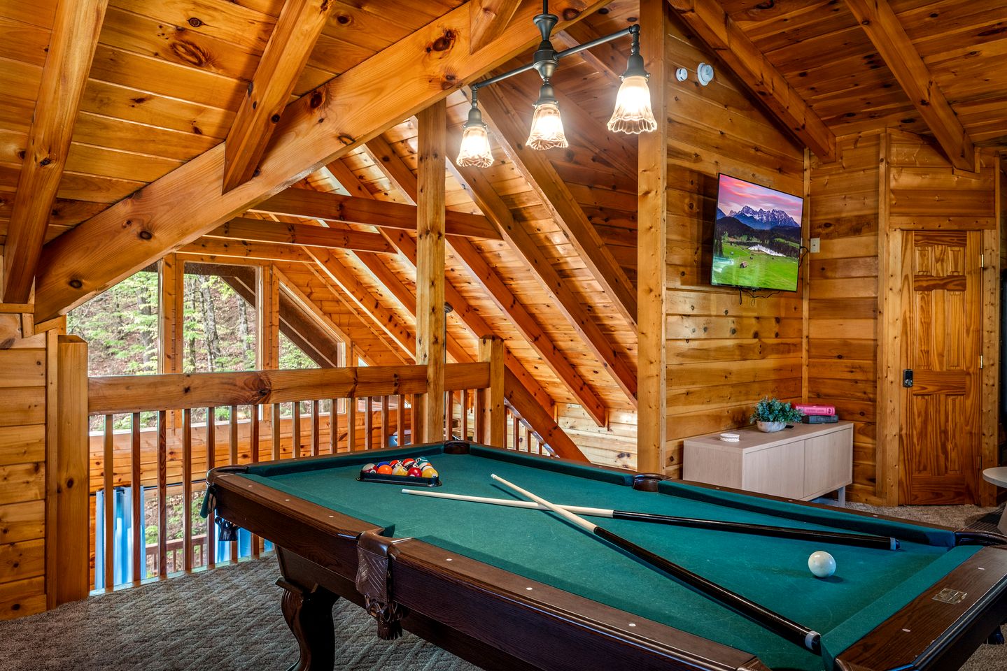 Romantic Smoky Mountain Cabin with Hot Tub, Scenic Views & Game Loft near Pigeon Forge, Tennessee
