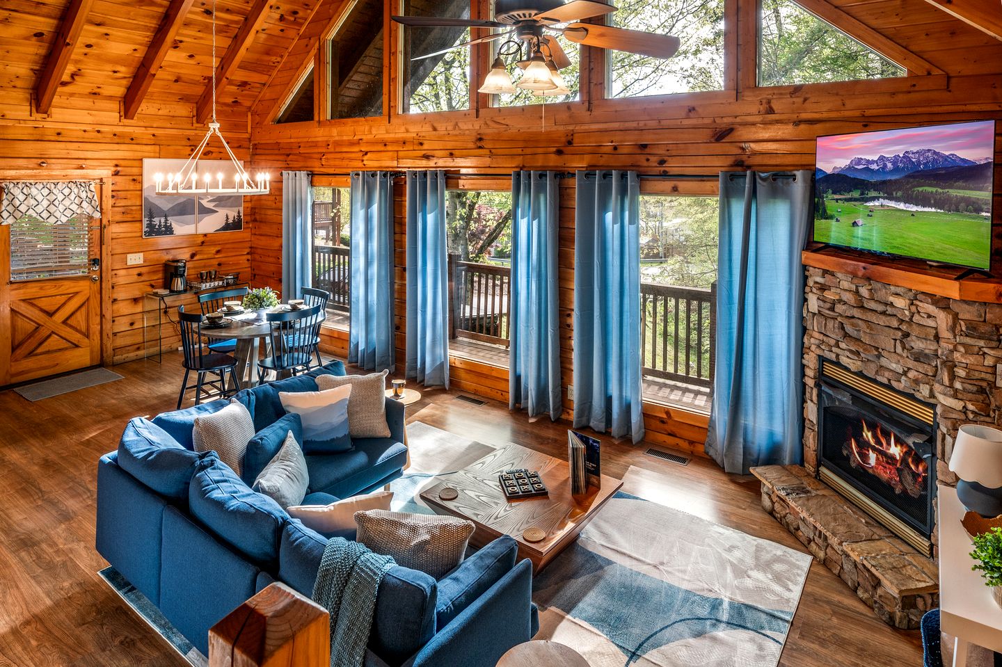 Romantic Smoky Mountain Cabin with Hot Tub, Scenic Views & Game Loft near Pigeon Forge, Tennessee