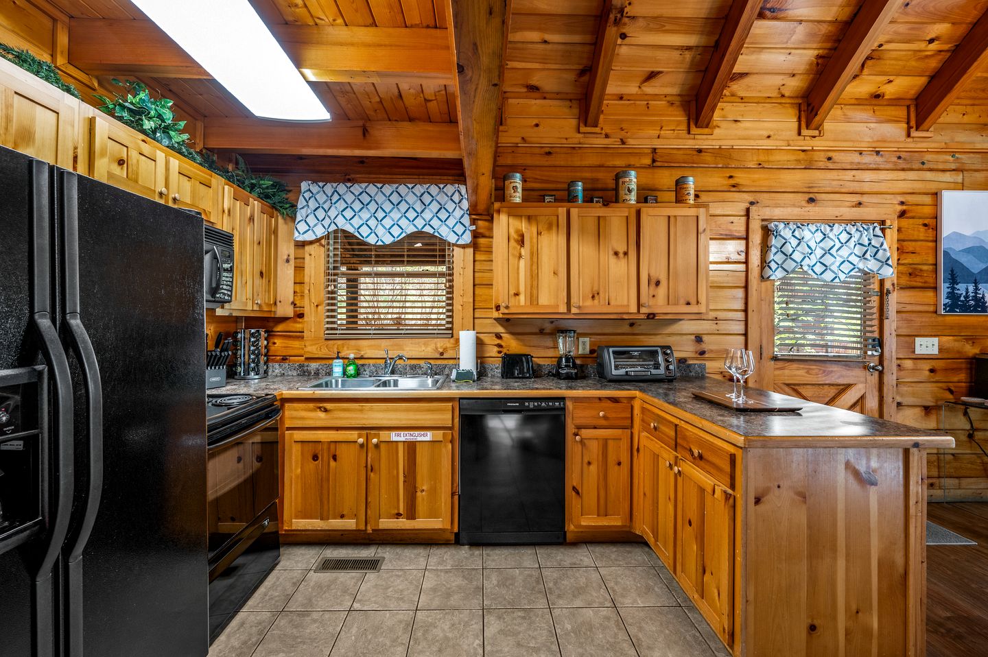 Romantic Smoky Mountain Cabin with Hot Tub, Scenic Views & Game Loft near Pigeon Forge, Tennessee