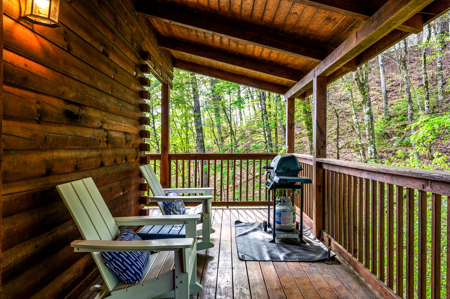 Romantic Smoky Mountain Cabin with Hot Tub, Scenic Views & Game Loft near Pigeon Forge, Tennessee