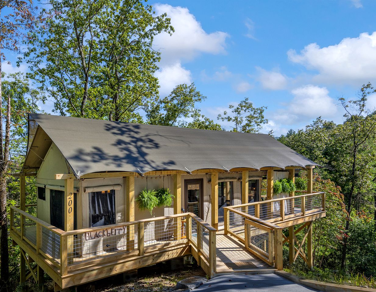 Luxury Tree Tent with Soaking Tub & Pizza Oven Near Waterfalls, Zirconia, North Carolina