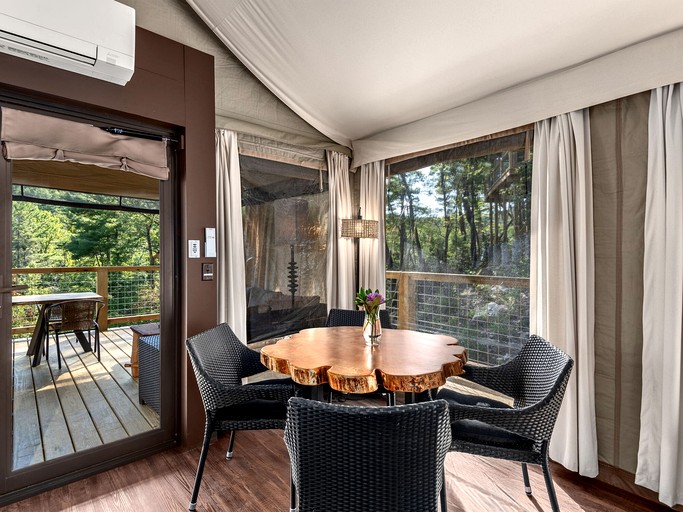 Vacation Rentals (United States of America, Zirconia, North Carolina)