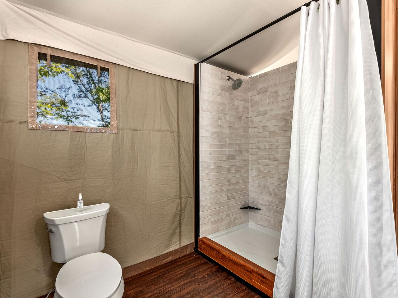 Luxury Tree Tent with Soaking Tub & Pizza Oven Near Waterfalls, Zirconia, North Carolina