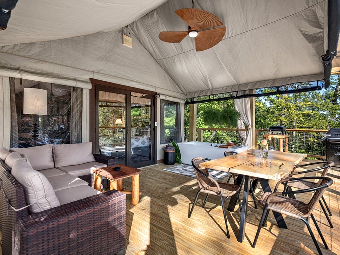 Vacation Rentals (United States of America, Zirconia, North Carolina)