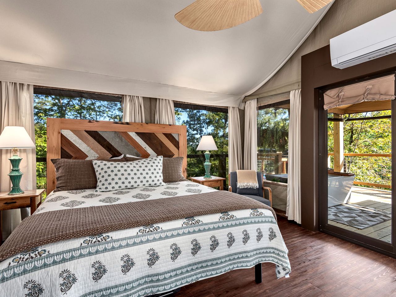 Luxury Tree Tent with Soaking Tub & Pizza Oven Near Waterfalls, Zirconia, North Carolina