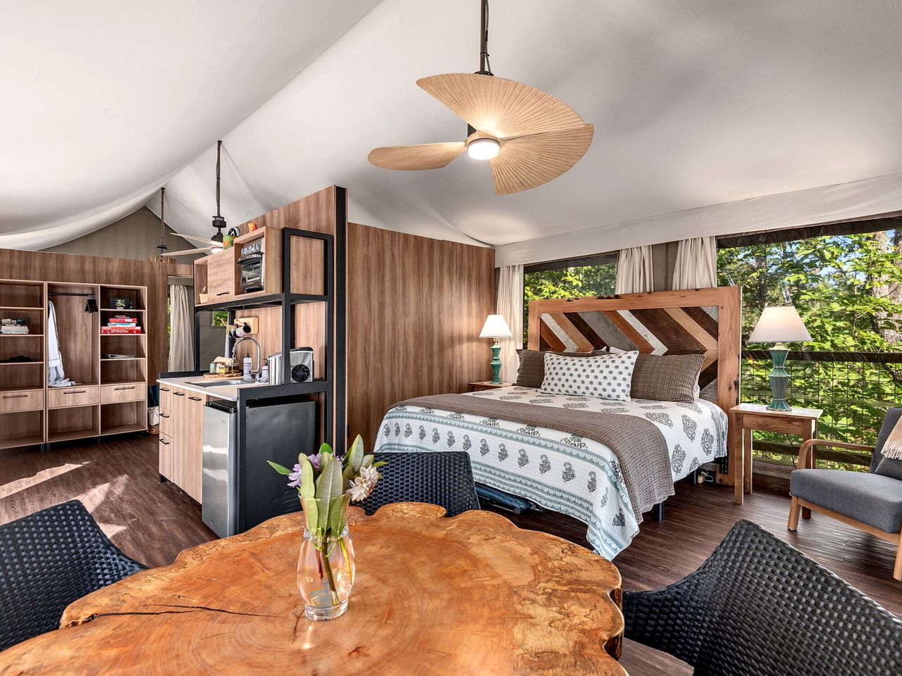 Luxury Tree Tent with Soaking Tub & Pizza Oven Near Waterfalls, Zirconia, North Carolina