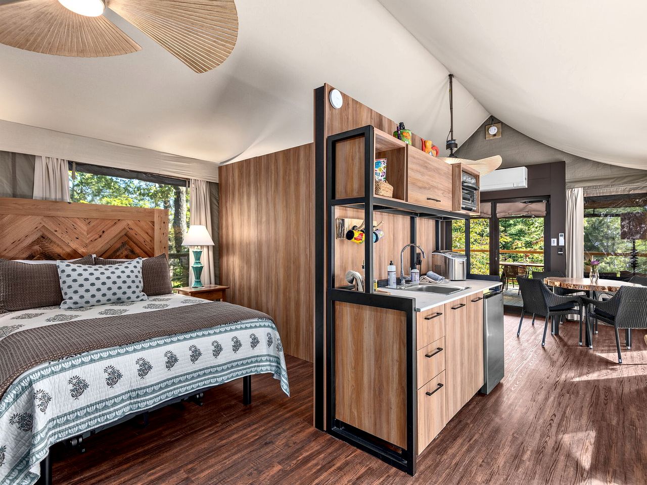 Luxury Tree Tent with Soaking Tub & Pizza Oven Near Waterfalls, Zirconia, North Carolina