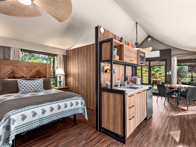 Vacation Rentals (United States of America, Zirconia, North Carolina)