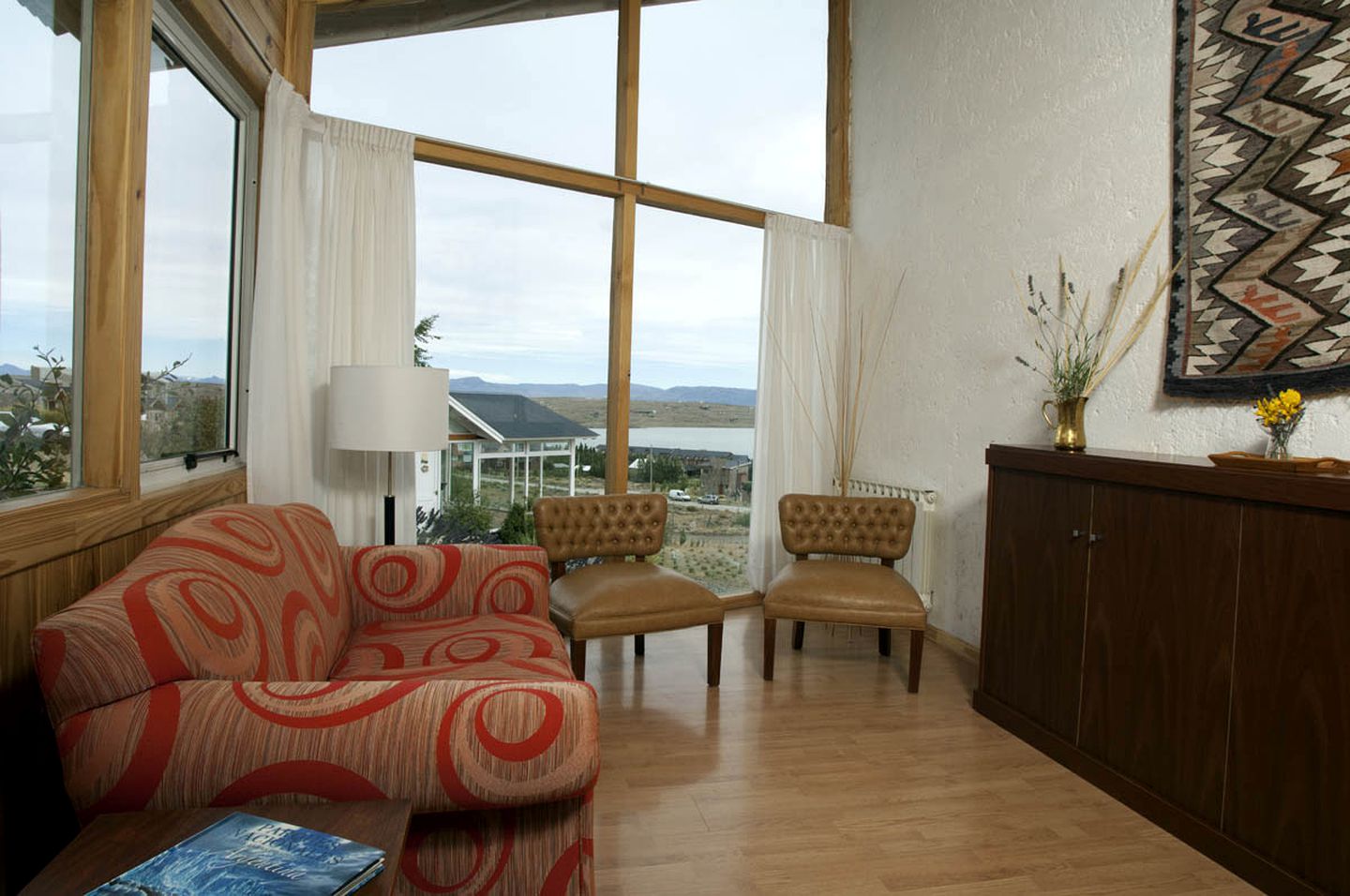 Cozy and Stylish Cabin Rental on Lago Argentino in Patagonia, Argentina