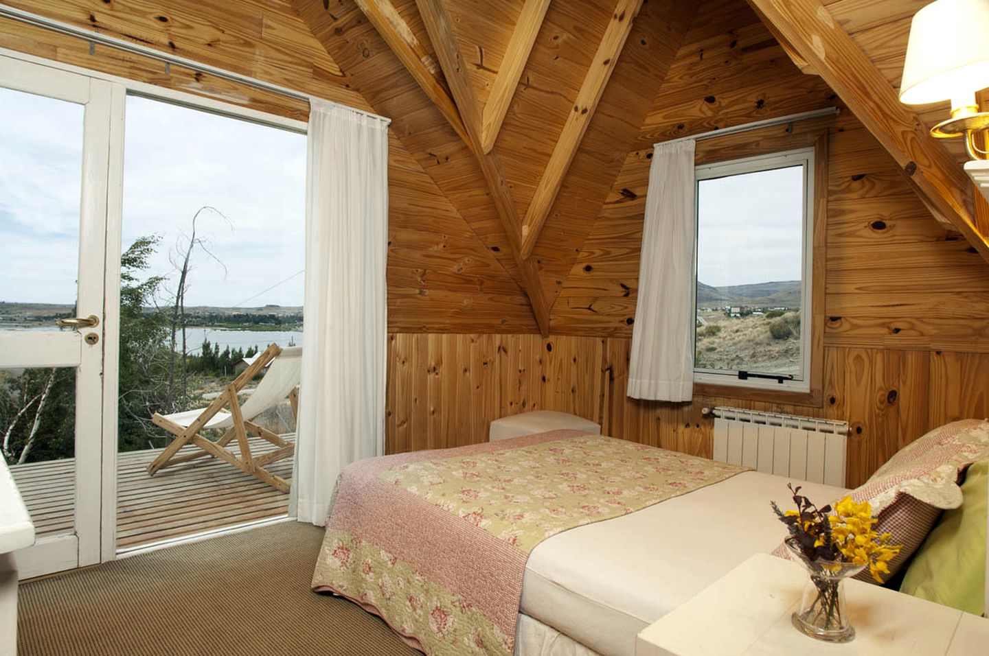 Cozy and Stylish Cabin Rental on Lago Argentino in Patagonia, Argentina