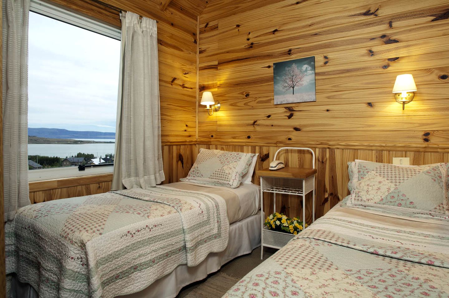 Cozy and Stylish Cabin Rental on Lago Argentino in Patagonia, Argentina