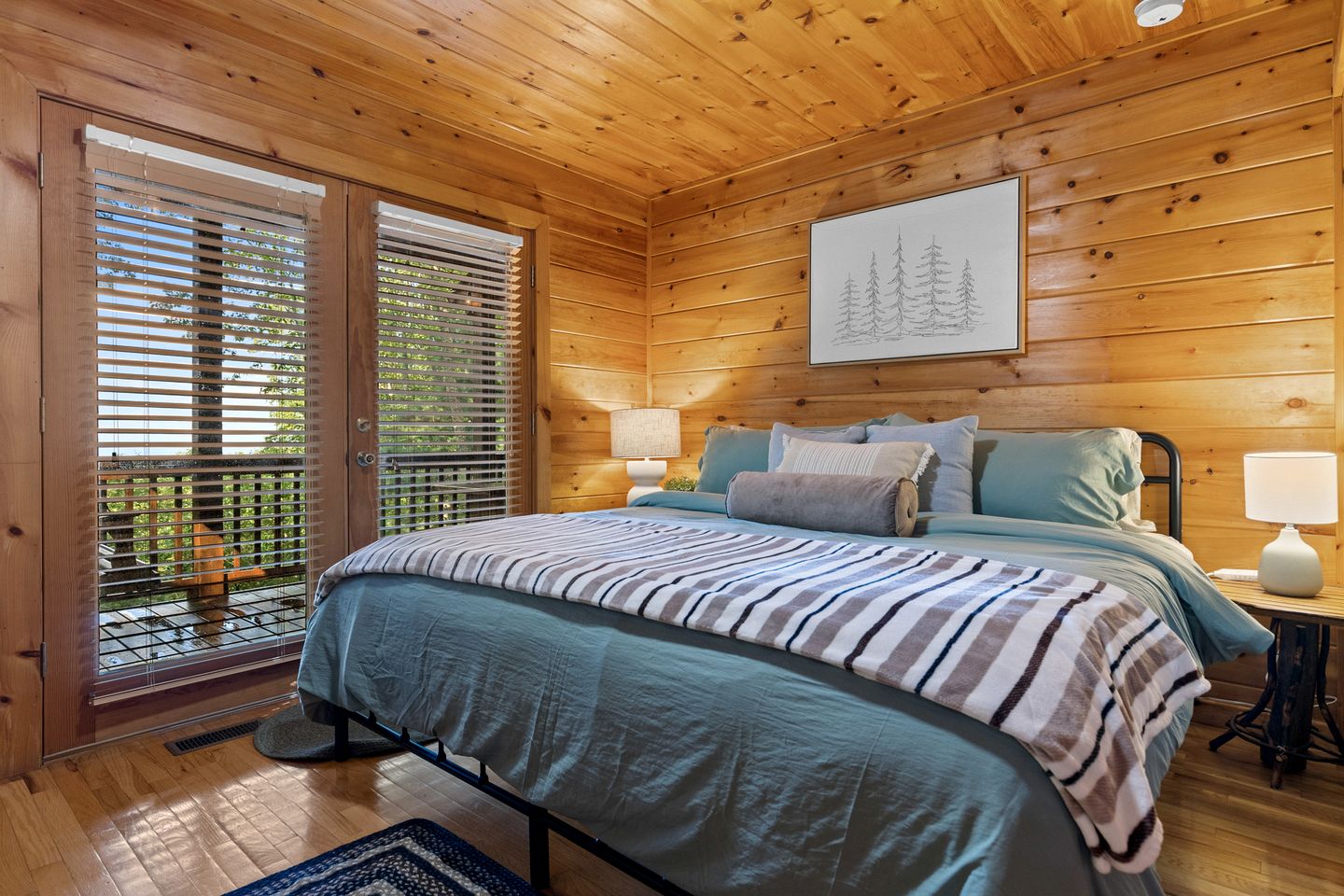 Luxurious Mountain Cabin with Hot Tub & Game Room near Blue Ridge, Georgia