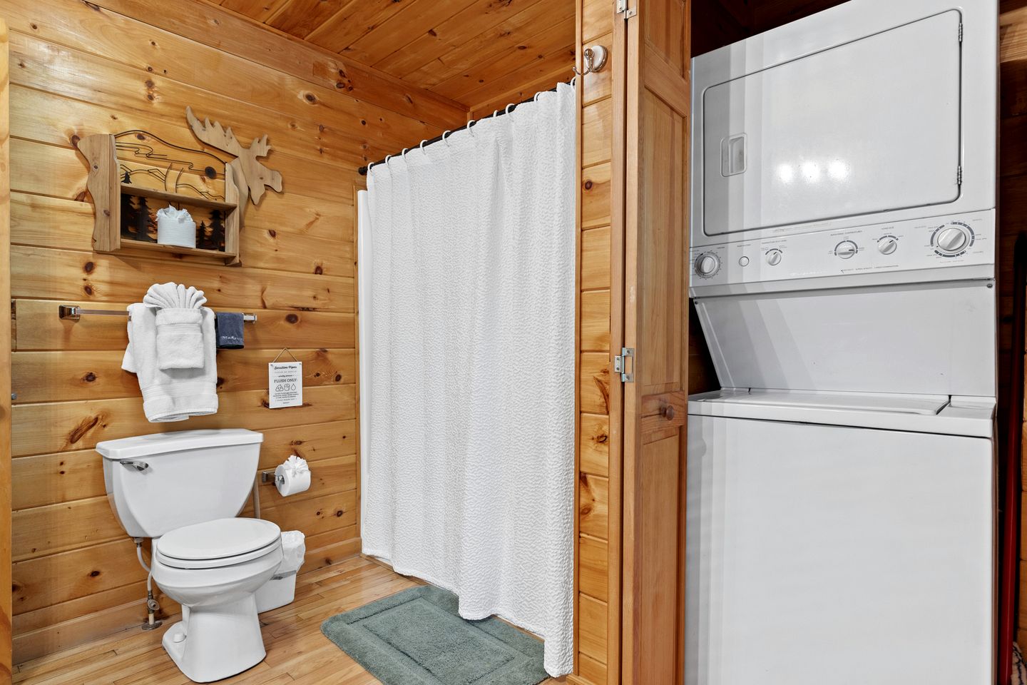 Luxurious Mountain Cabin with Hot Tub & Game Room near Blue Ridge, Georgia