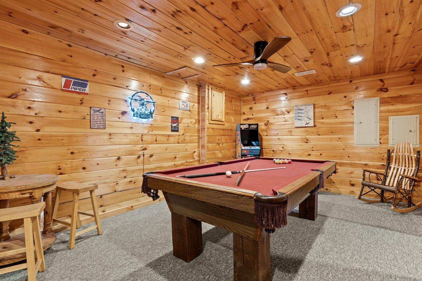 Luxurious Mountain Cabin with Hot Tub & Game Room near Blue Ridge, Georgia