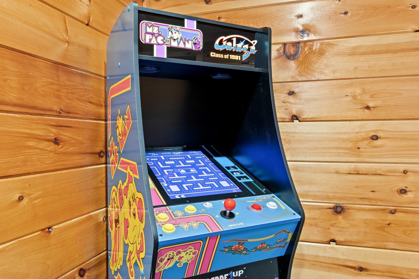 Luxurious Mountain Cabin with Hot Tub & Game Room near Blue Ridge, Georgia