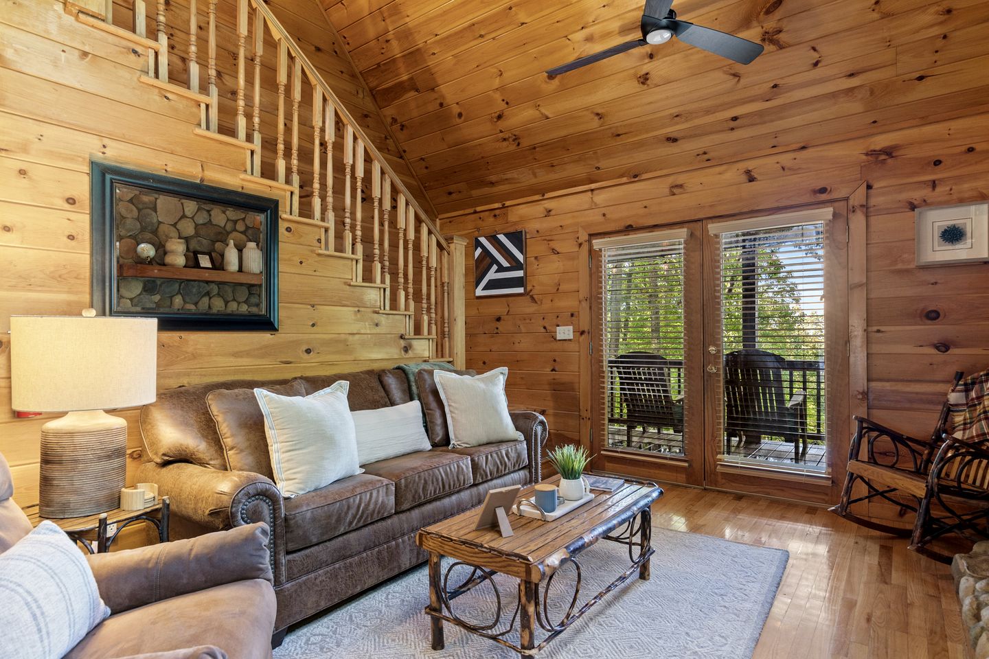 Luxurious Mountain Cabin with Hot Tub & Game Room near Blue Ridge, Georgia