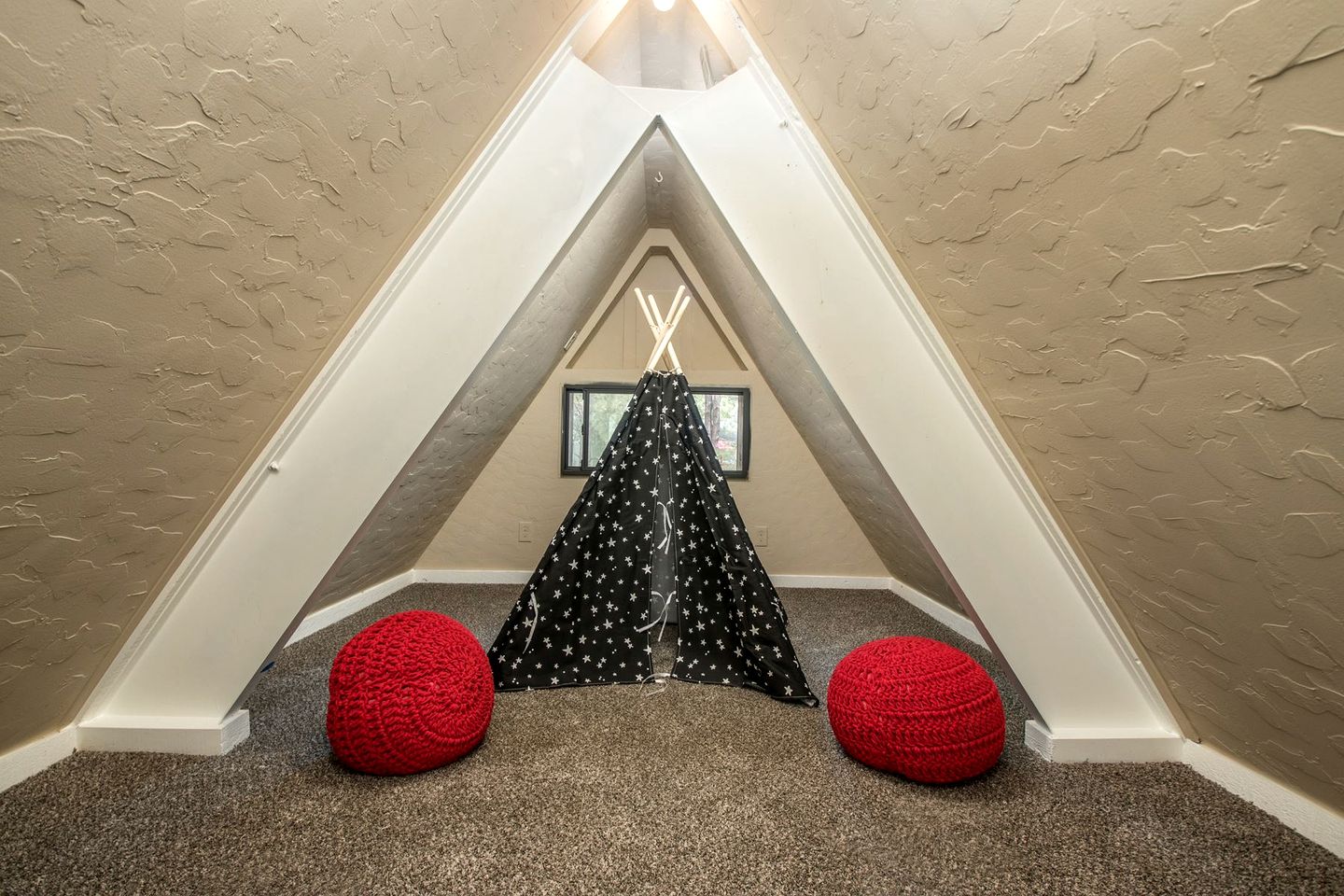 Stunning A-Frame with Fire Pit and Game Room for Large Family Holiday to Flagstaff, Arizona