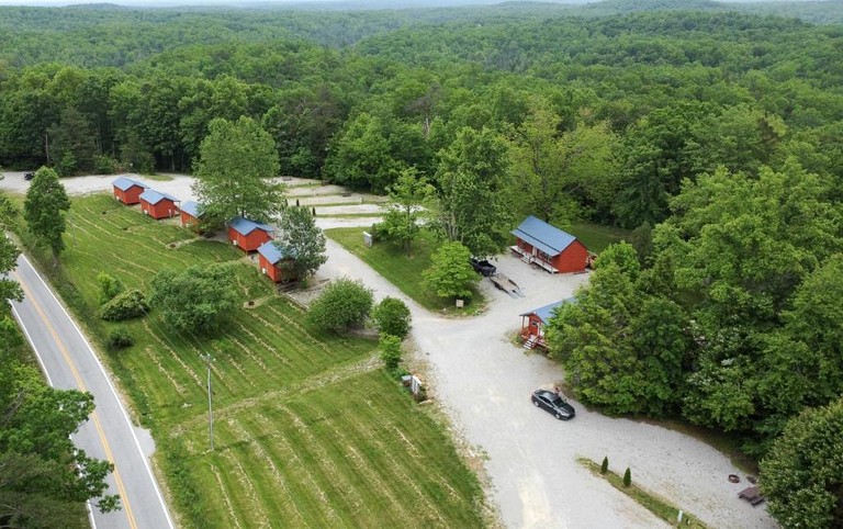 Gorgeous Cabin Surrounded by Trees in Jamestown, Tennessee | Cabins (Jamestown, Tennessee, United States of America)