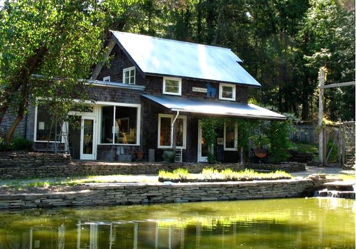 Nature Lodges (Salt Spring Island, British Columbia, Canada)