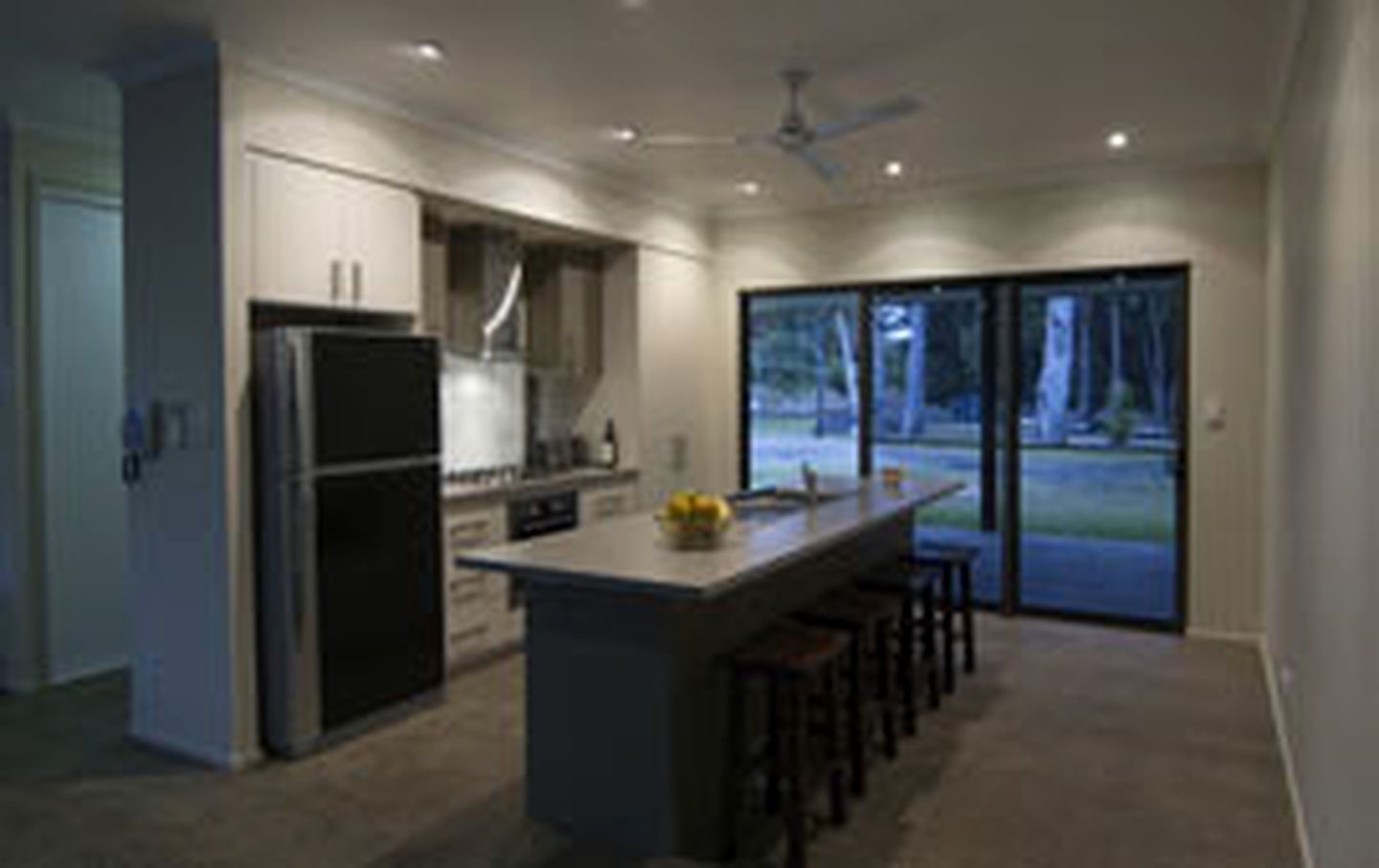 Stunning Beachfront Cottage with Ocean Views in Bloomfield, Queensland