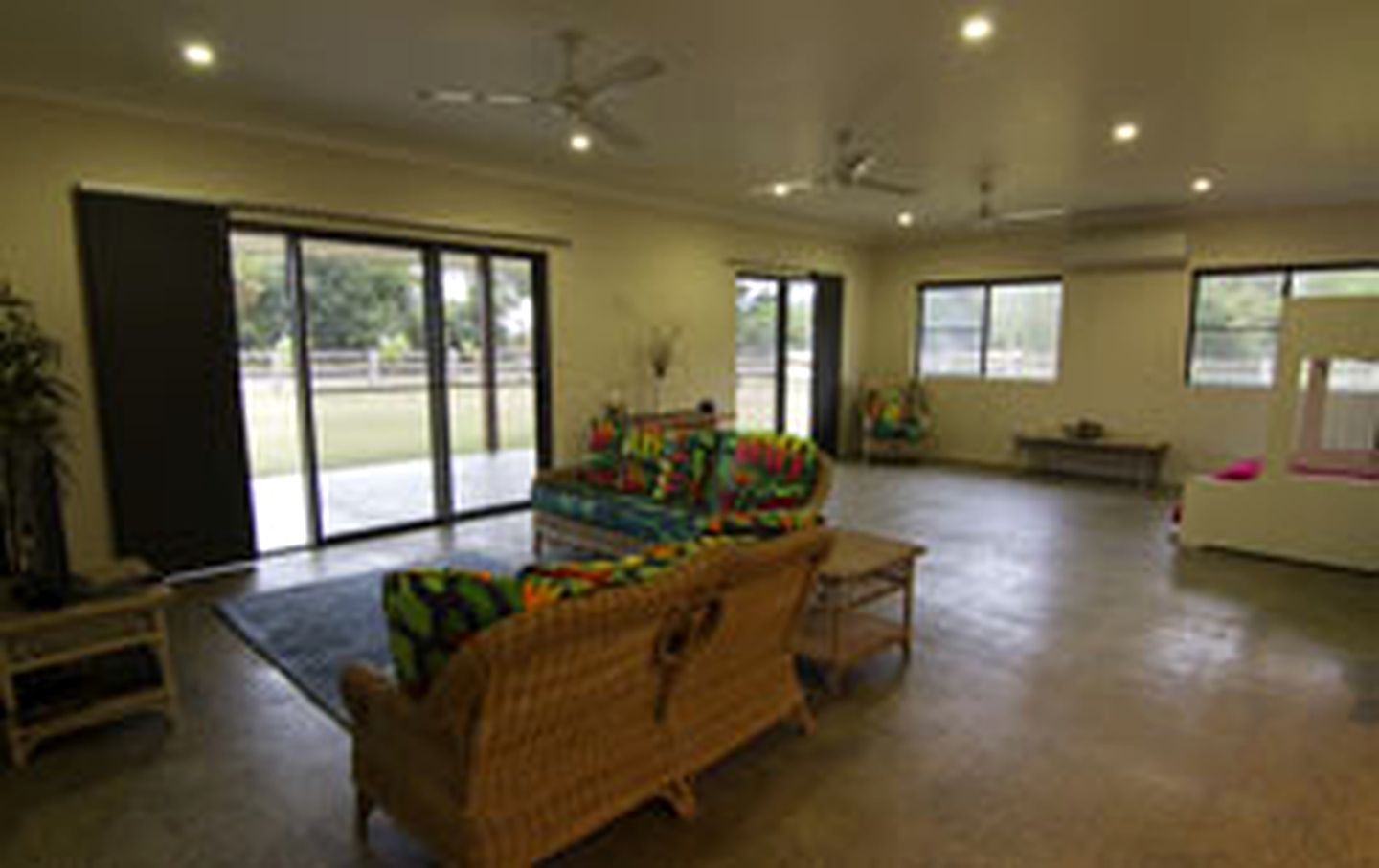 Stunning Beachfront Cottage with Ocean Views in Bloomfield, Queensland