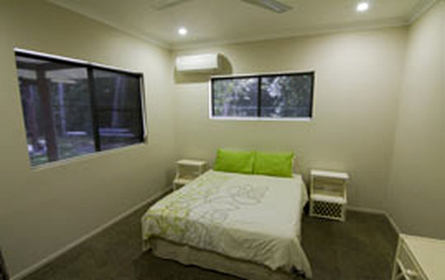 Stunning Beachfront Cottage with Ocean Views in Bloomfield, Queensland