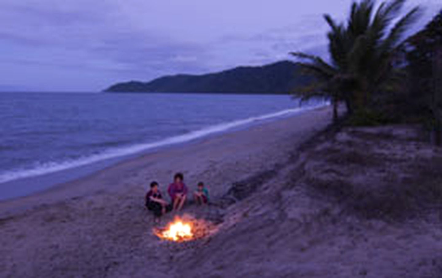 Stunning Beachfront Cottage with Ocean Views in Bloomfield, Queensland