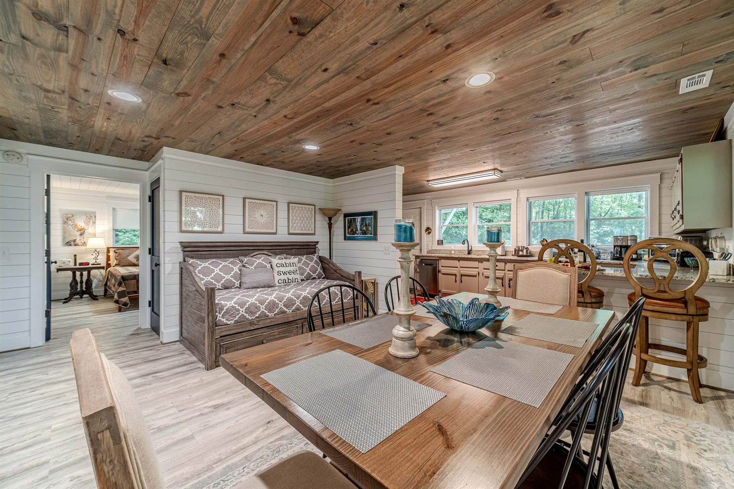 Cozy Bungalow with Hot Tub & Fire Pit Near Lake Burton and Helen, Georgia