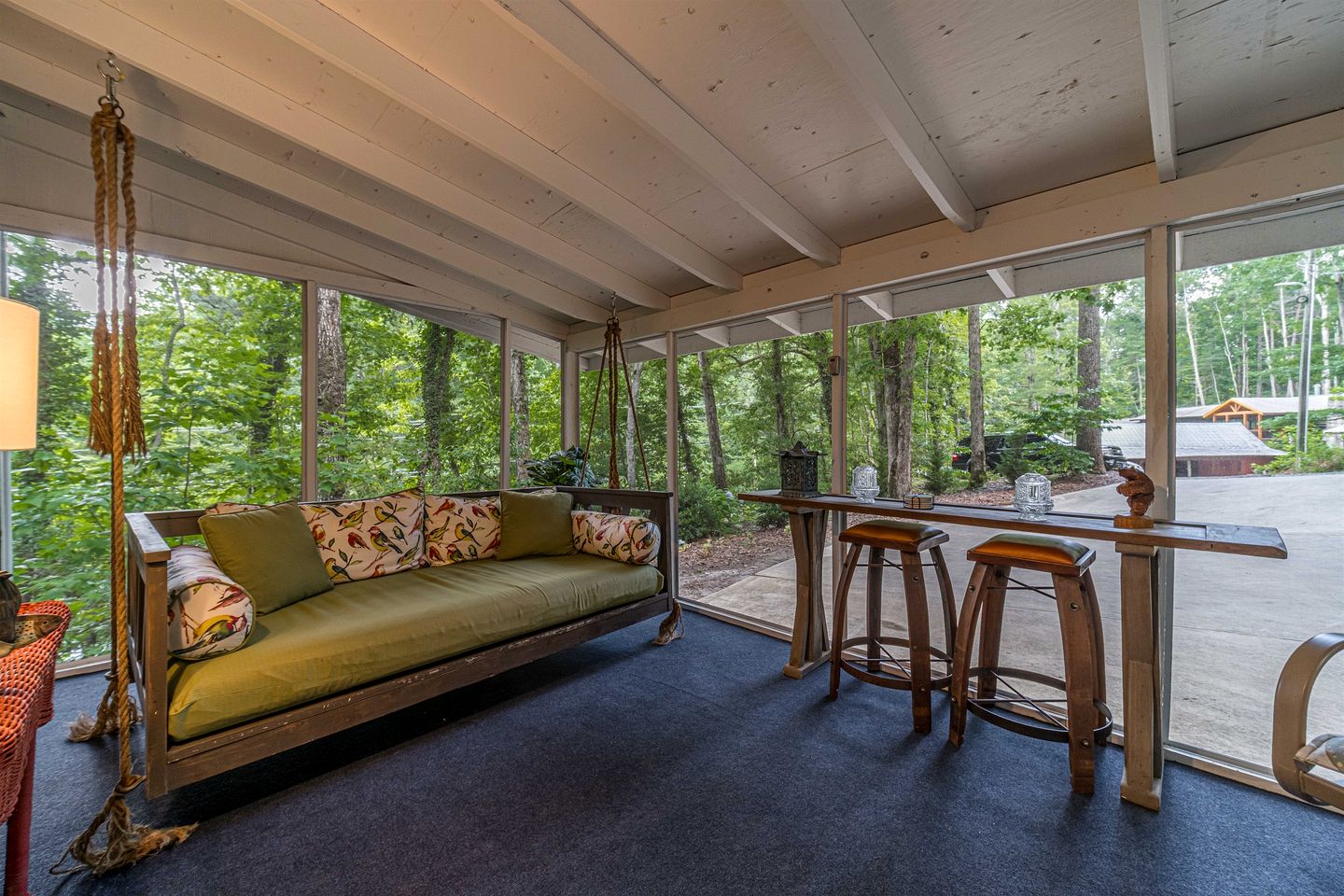 Cozy Bungalow with Hot Tub & Fire Pit Near Lake Burton and Helen, Georgia