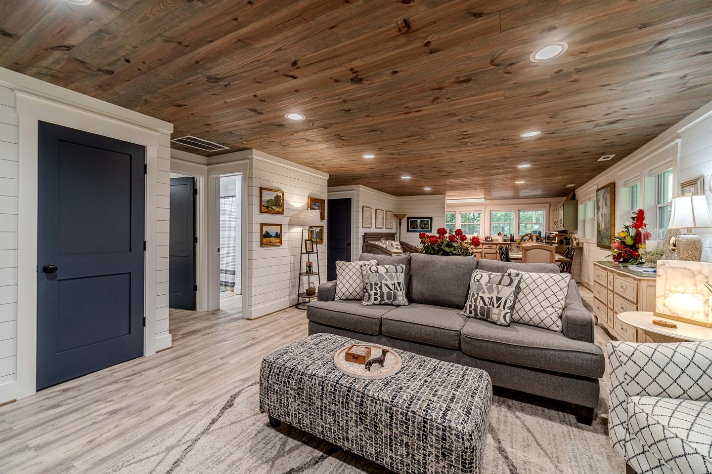 Cozy Bungalow with Hot Tub & Fire Pit Near Lake Burton and Helen, Georgia