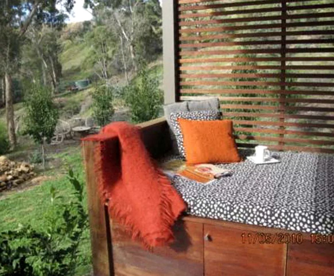 Luxurious Villa Rental with Spa Bath for Romantic Getaway in Daylesford, Victoria