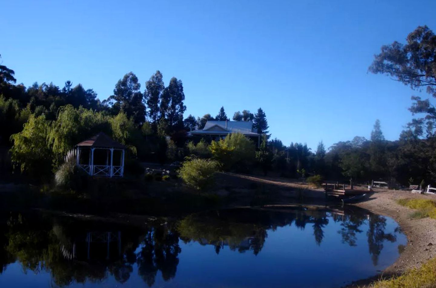 Luxurious Villa Rental with Spa Bath for Romantic Getaway in Daylesford, Victoria