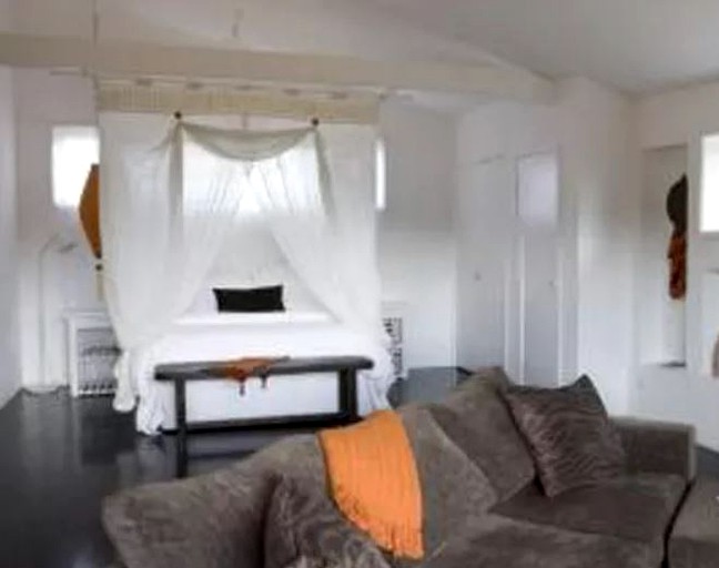 Cabins (Daylesford, Victoria, Australia)