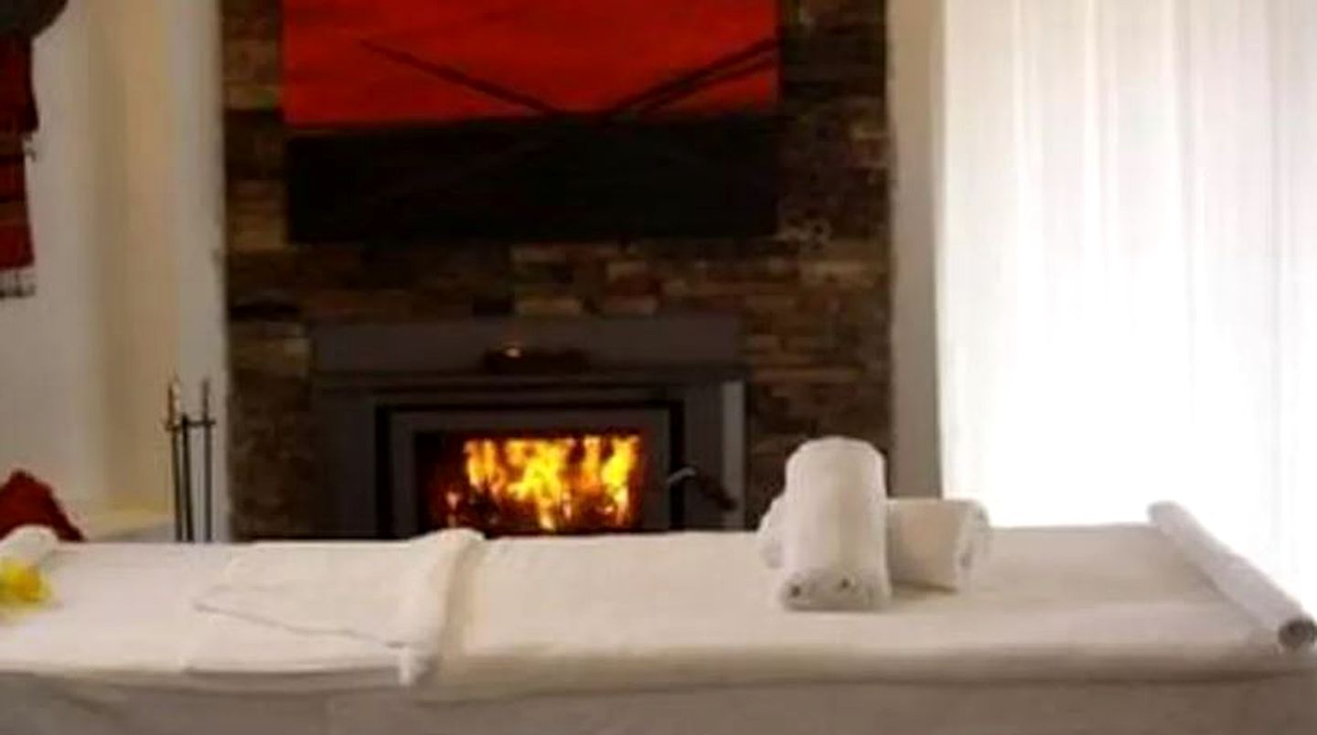 Romantic Cabin Retreat for Two in Hepburn Springs, Victoria