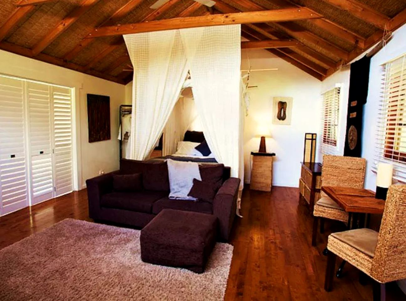 Balinese-Style Villa Rental with Indoor Spa Bath Surrounded by the Wombat State Forest in Victoria