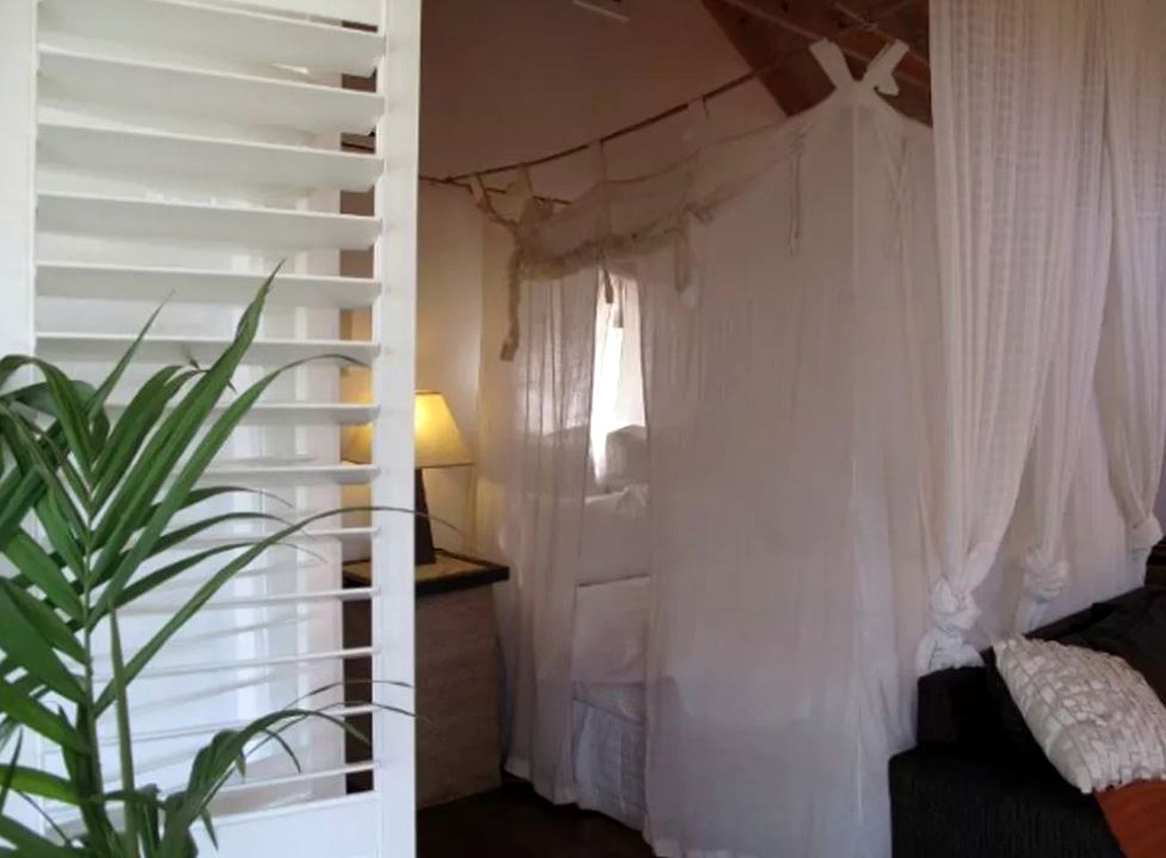 Balinese-Style Villa Rental with Indoor Spa Bath Surrounded by the Wombat State Forest in Victoria