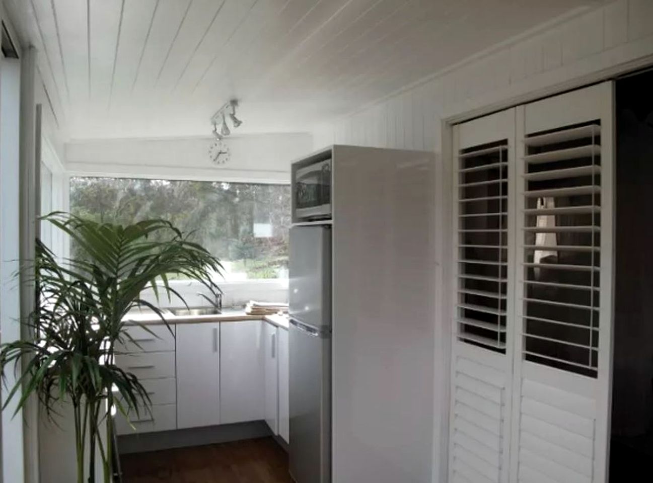 Balinese-Style Villa Rental with Indoor Spa Bath Surrounded by the Wombat State Forest in Victoria