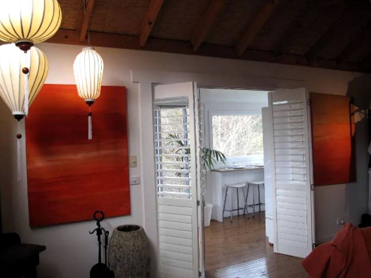 Balinese-Style Villa Rental with Indoor Spa Bath Surrounded by the Wombat State Forest in Victoria