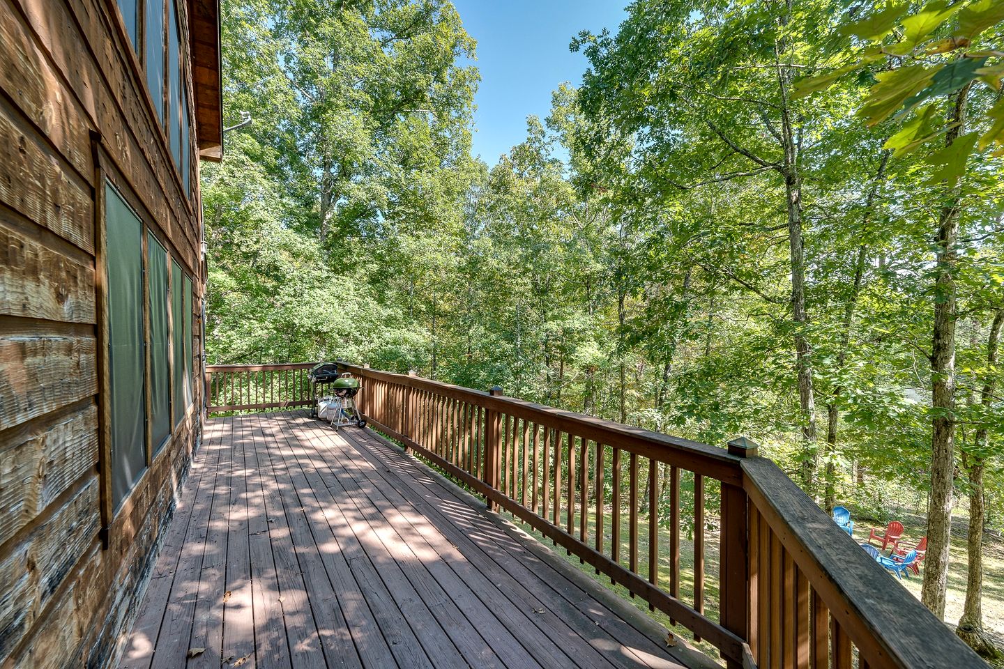 Incredible Mountain Cabin for Family Getaways with Hot Tub and Game Room near Pigeon Forge Parkway, Tennessee