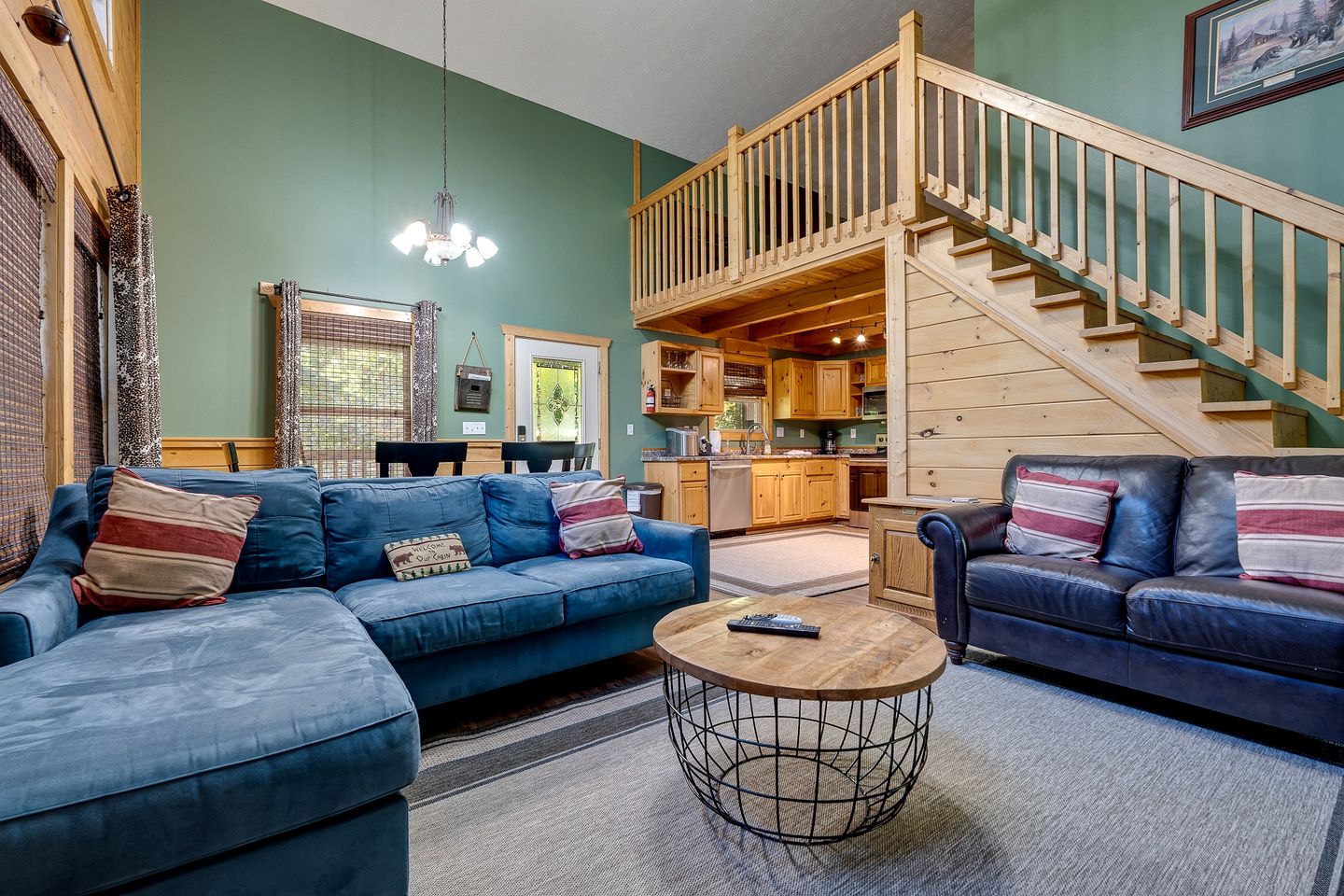 Incredible Mountain Cabin for Family Getaways with Hot Tub and Game Room near Pigeon Forge Parkway, Tennessee