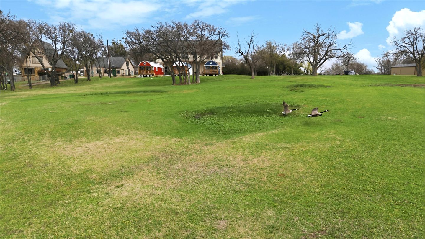 Cozy Lakefront Cabin with Private Beach Access Near Little Elm Beach, Little Elm TX