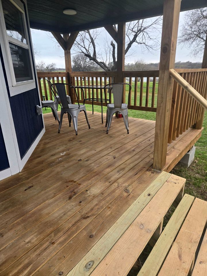 Cozy Lakefront Cabin with Private Beach Access Near Little Elm Beach, Little Elm TX