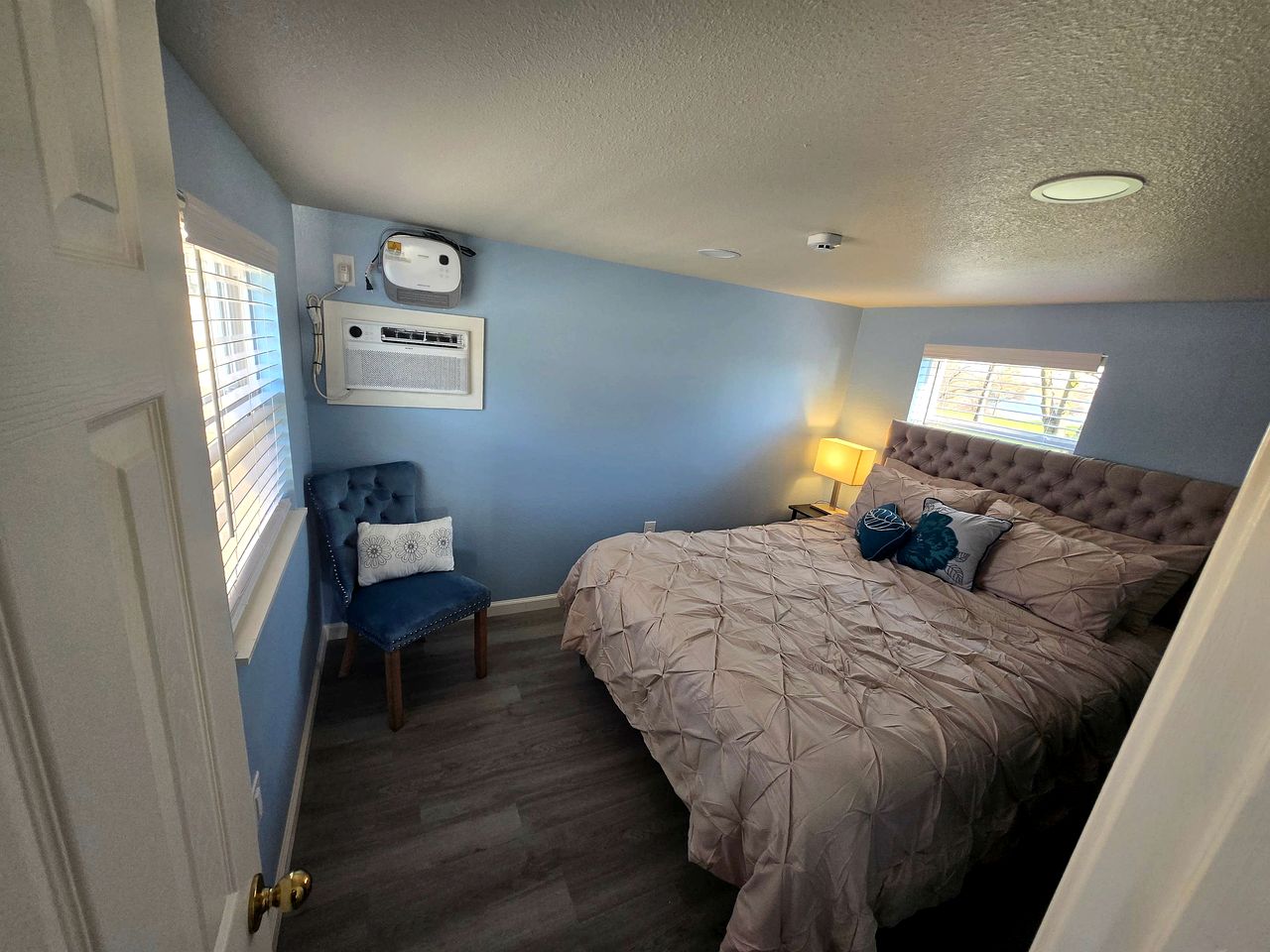 Cozy Lakefront Cabin with Private Beach Access Near Little Elm Beach, Little Elm TX