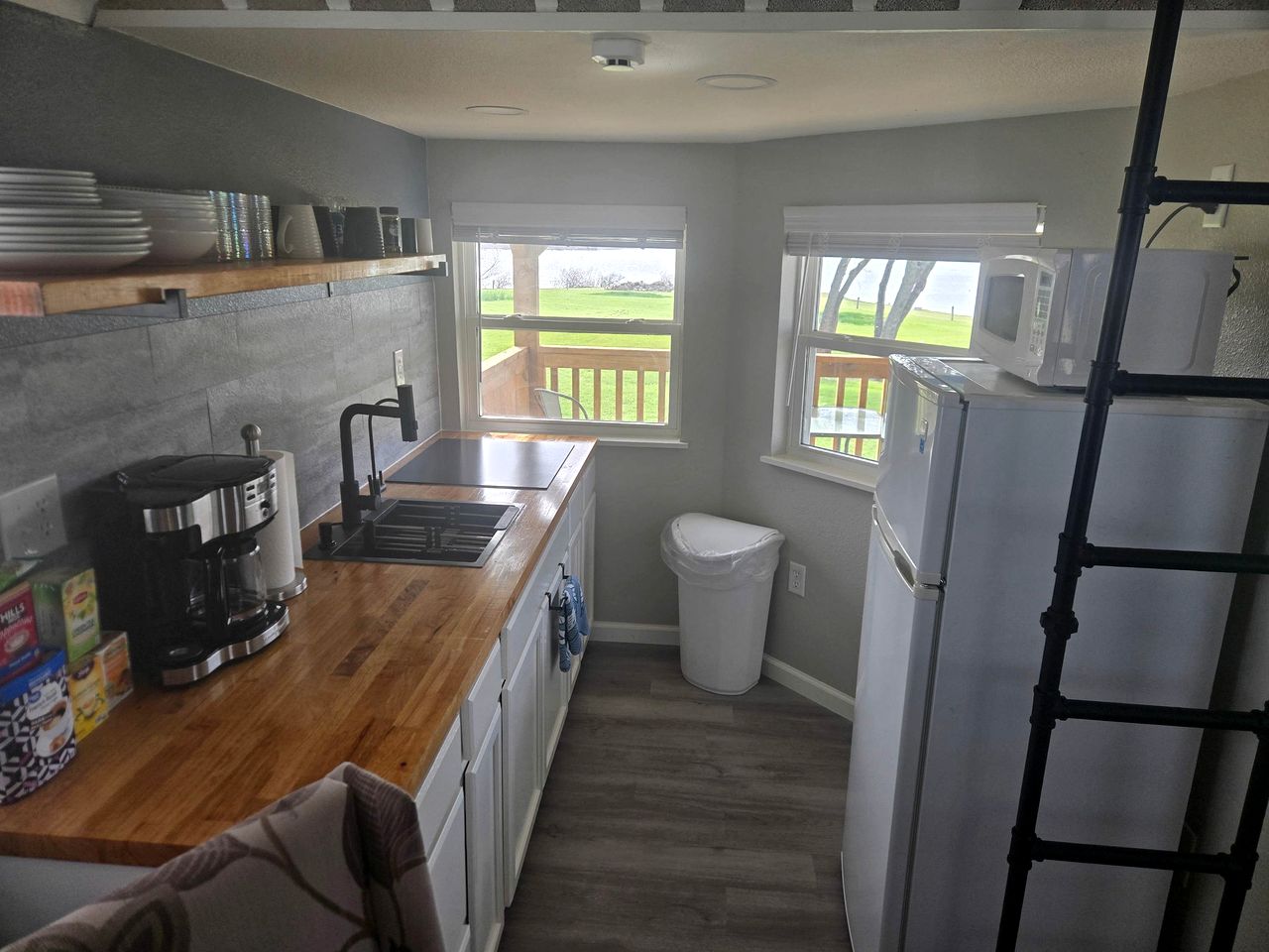 Cozy Lakefront Cabin with Private Beach Access Near Little Elm Beach, Little Elm TX