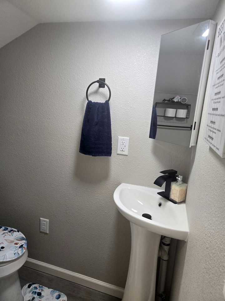 Cozy Lakefront Cabin with Private Beach Access Near Little Elm Beach, Little Elm TX