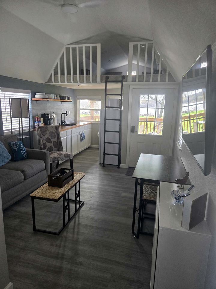 Cozy Lakefront Cabin with Private Beach Access Near Little Elm Beach, Little Elm TX